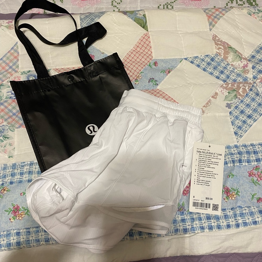 Lululemon hotty hot shorts! Bag included!